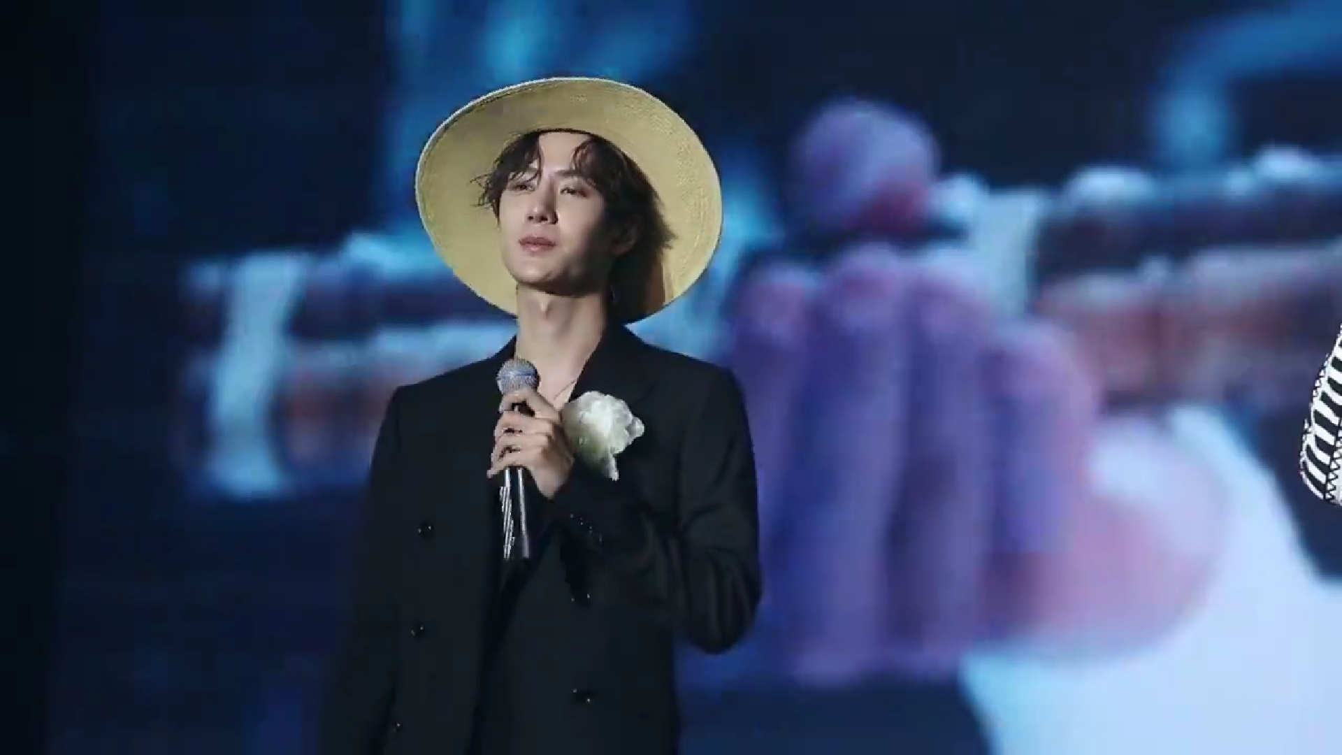 肖战王一博合唱无羁,连跑调都这么甜,看到这一幕网友好激动!