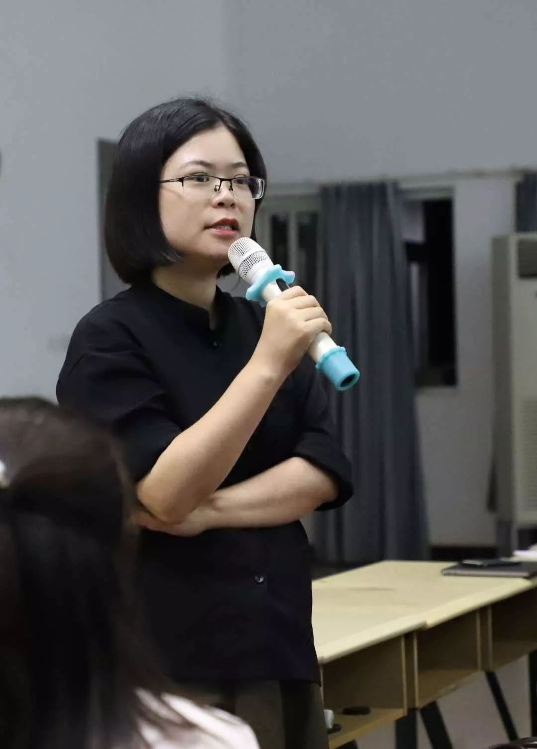 主讲人与众多老师共同合影~责任编辑:徐慧 夏晓雯 宋睿苗