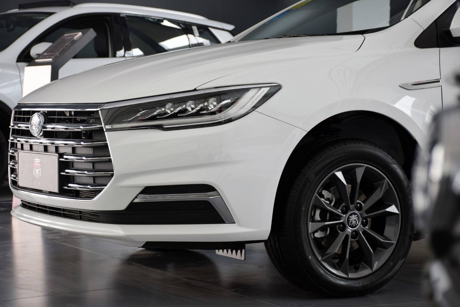 全新比亚迪秦燃油版实拍颜值空间都不错还有大屏你爱不爱