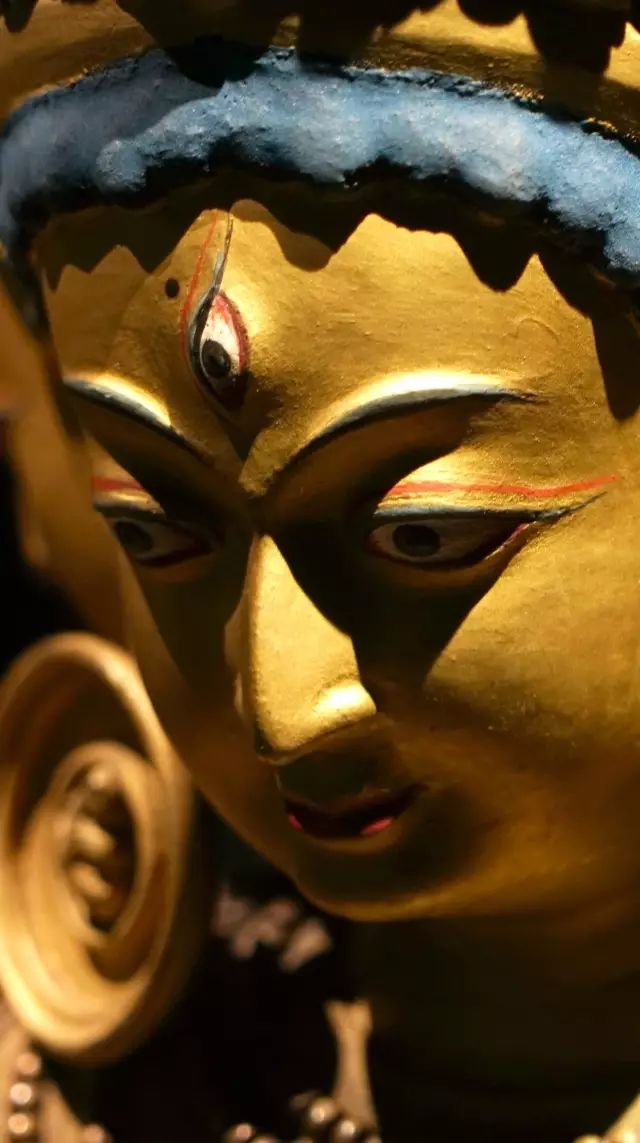 一组藏传佛教高清图组雕刻人更有必要看