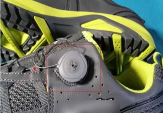 舒适度,柔软度以及穿上鞋以后如何能保护脚髁关节等等进行过多的描述