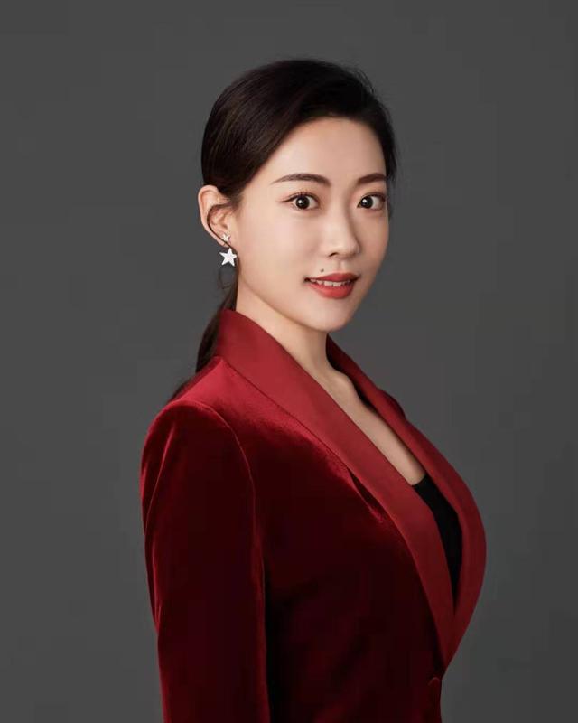 90后漂亮女孩,优秀青年老旦演员李佳_京剧