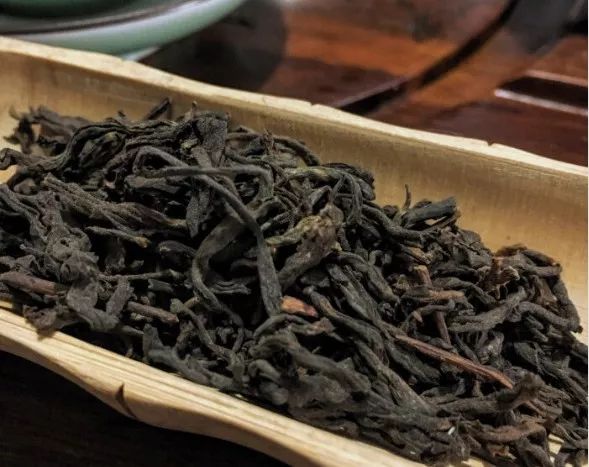 茶叶茶梗黑（茶叶梗多是好茶叶吗） 茶叶茶梗黑（茶叶梗多是好茶叶吗）《茶叶梗变黑是什么原因》 茶叶资讯