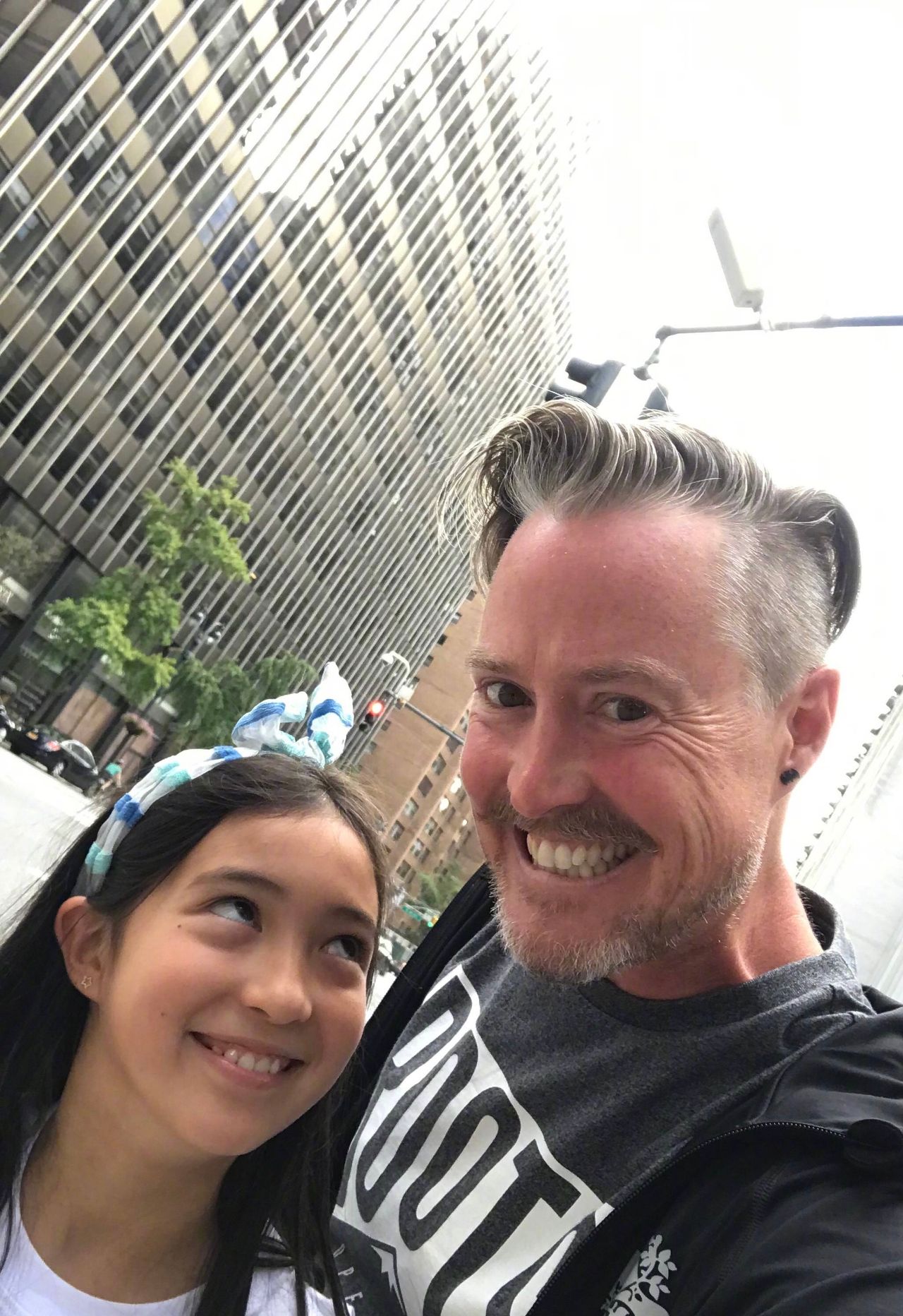 原创夏天转学到加拿大夏克立晒女儿过万圣节妆容教室布局却成亮点