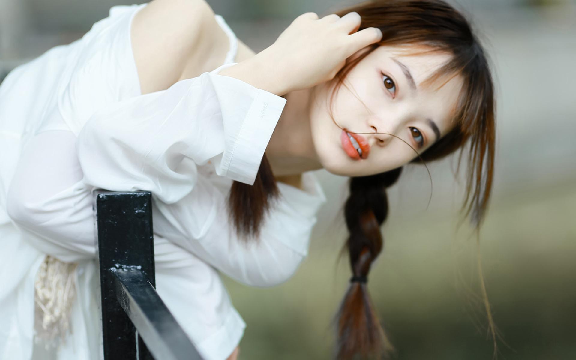 异性交往中过于开放的女生是否等于随便