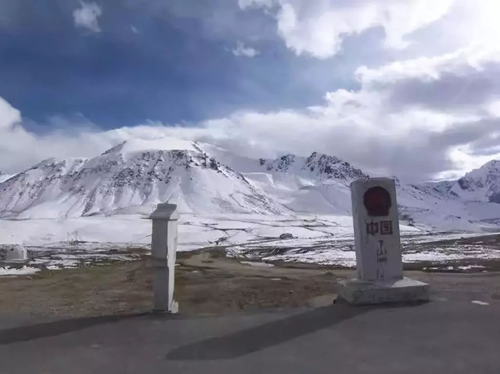 51号界碑67号界碑:位于中哈边界的新疆阿勒泰地区吉木乃口岸77号界碑
