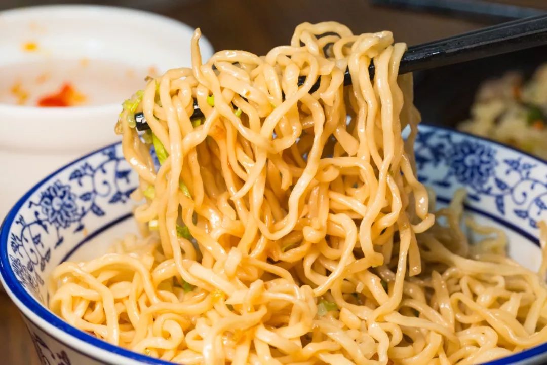 4年了凭一碗干捞面撑起一家店几乎天天爆座