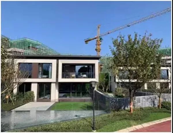 深秋微凉,领地·峨眉观顶家音至