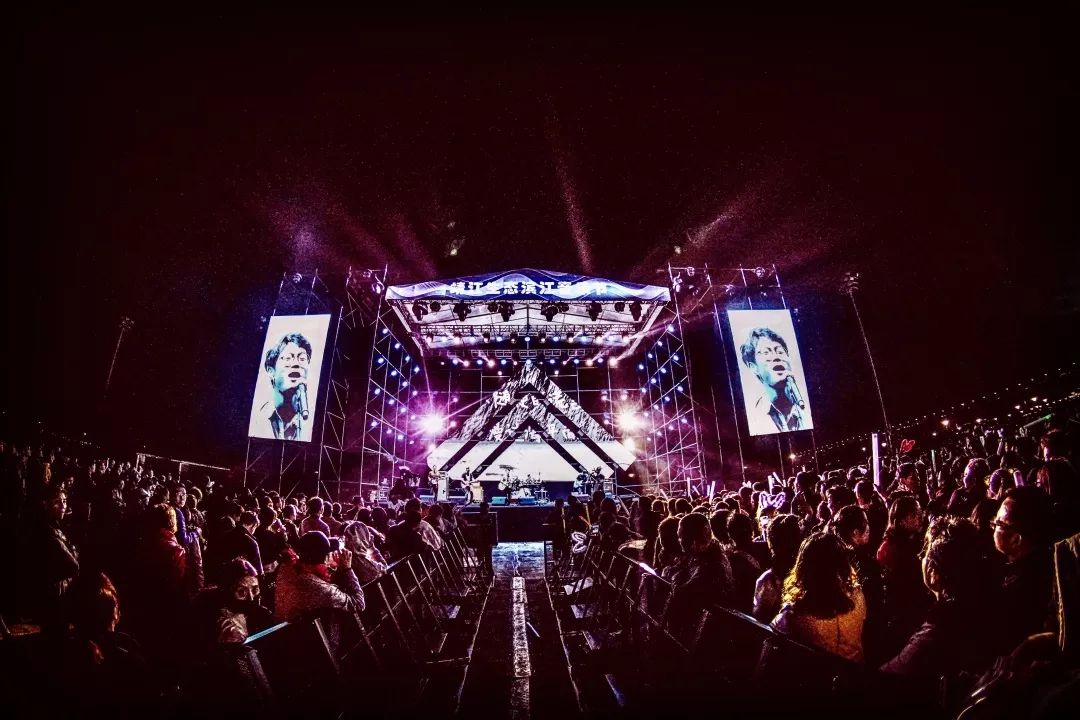 鞠起和氪元素将于今年11月15日再一次以乐队形式合体回到母校南开,在