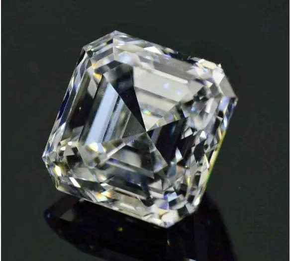 钻石切割师arpad nagy设计融合了方形切工和明亮型的刻面设计优点