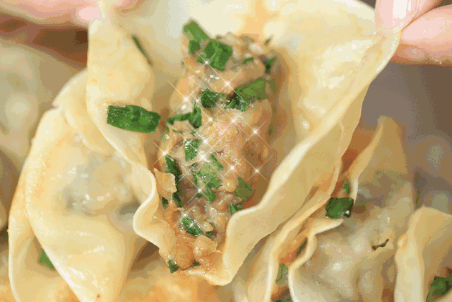 香脆开业以来专心只卖乔馋锅贴大人小孩都争着来排队