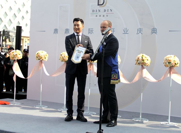 【常熟市人民政府副市长雷波致辞】【苏州市服装业商会会长陈开恩