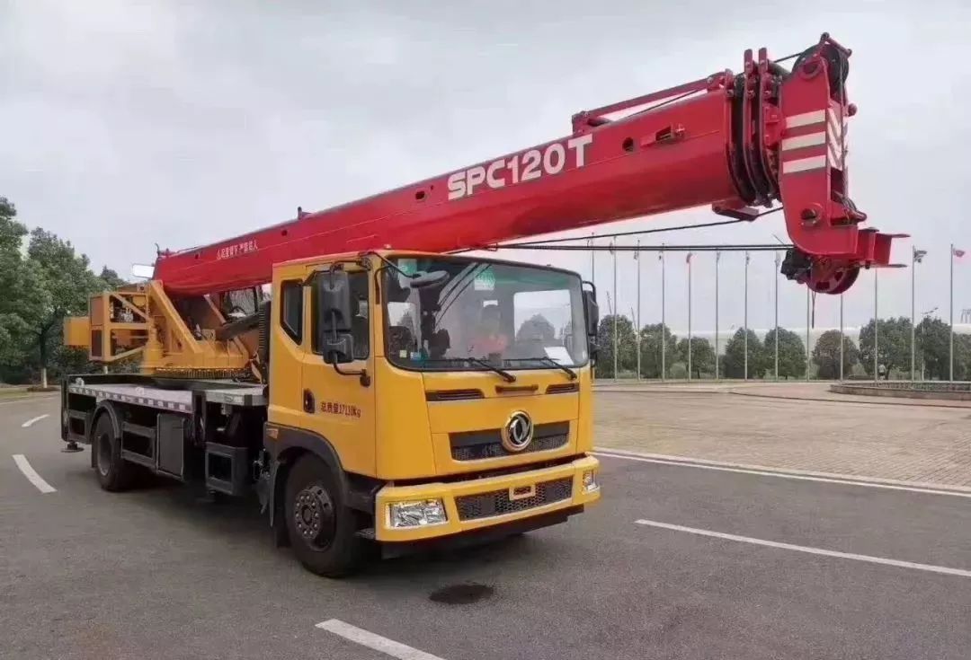 小吨位升级三一12吨吊车自重1713吨主臂312米18米吊载14吨