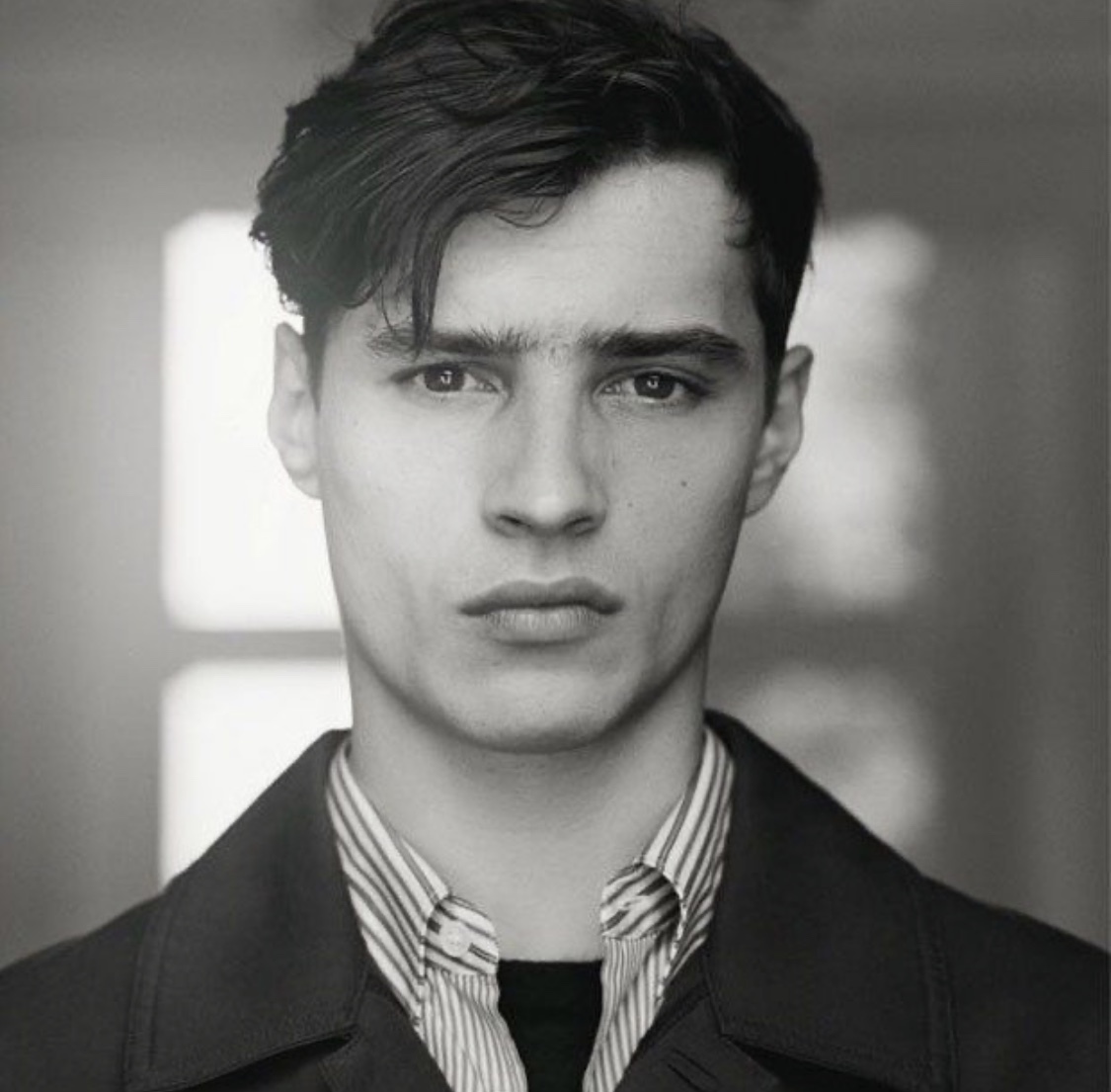 adrien sahores在时尚圈摸爬滚打已经快10个年头,但是至今仍活跃在