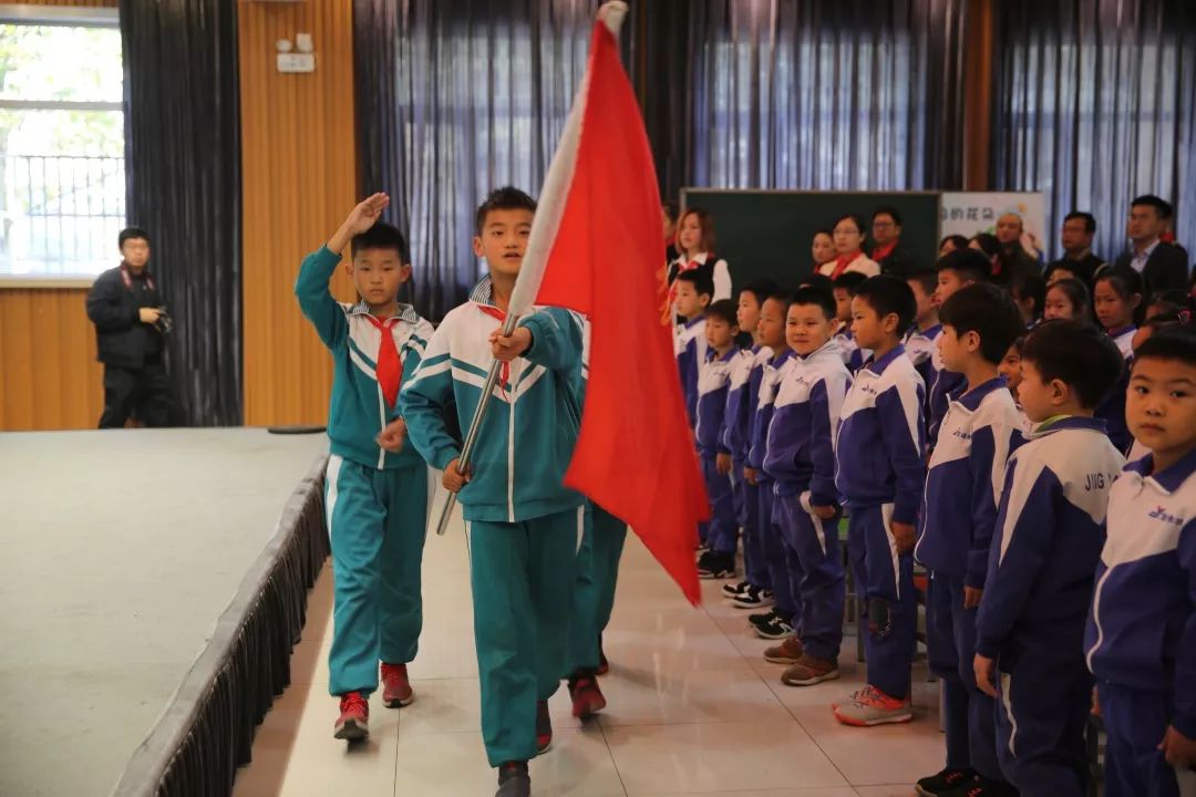"薪火相传 圆红领巾之梦"——京源学校小学部二年级少先队员入队仪式