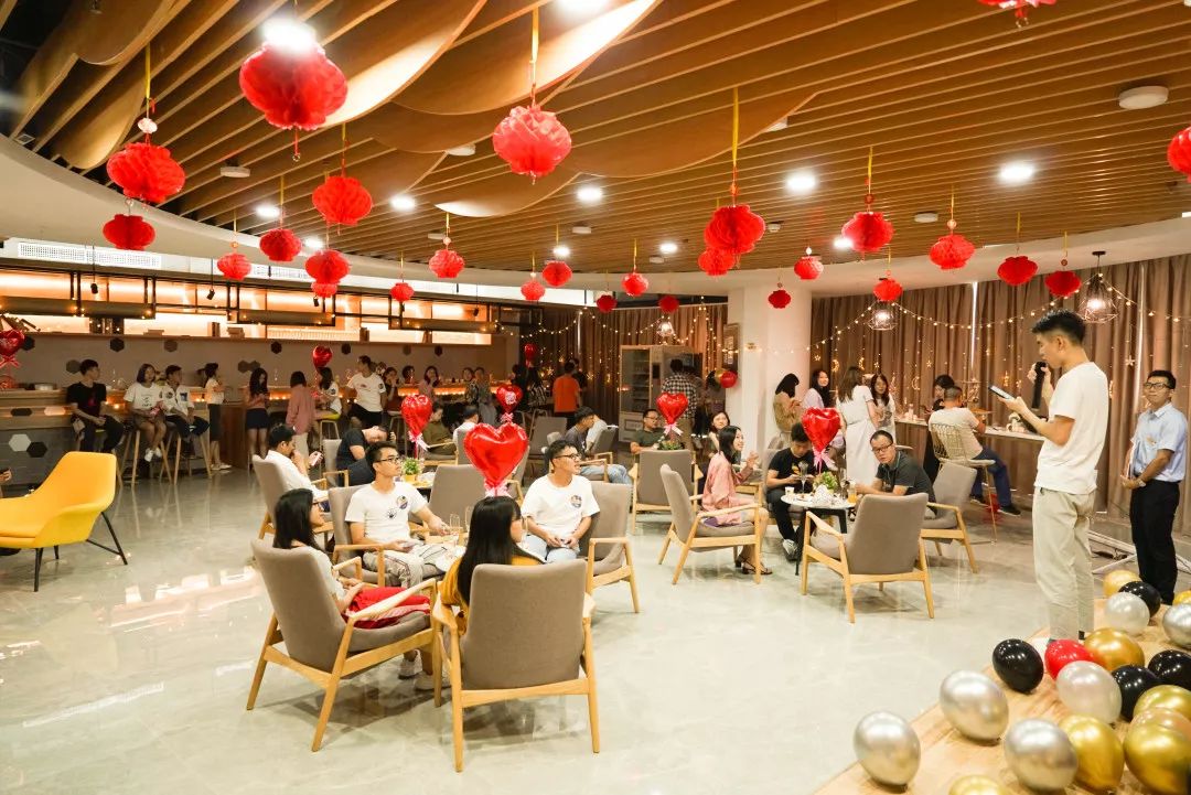 温馨的中秋活动▲基地与创客们一同相聚新年小酒会站在周岁的节点回望