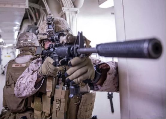 原创美海军陆战队终于有钱了,终于迎来了真正满配的m4枪支!