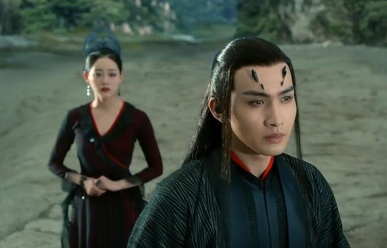 任何一个妻子都是不能接受的,所以玄女一方面费尽心思想让离镜对她回