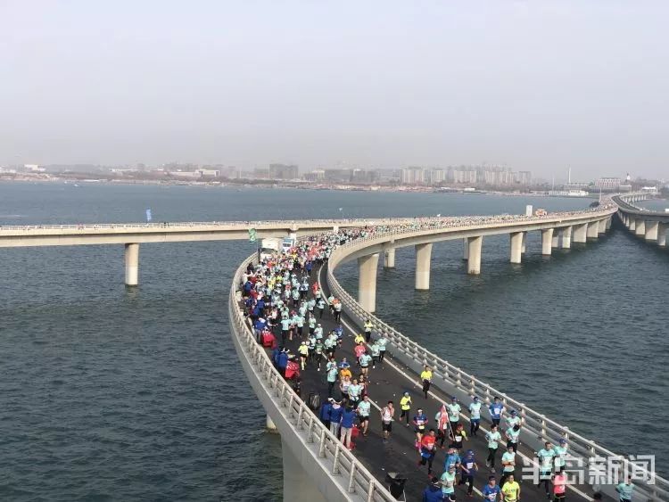 青島高新區方特夢幻王國(華強路)2019青島海上馬拉松昨天上午8時30分