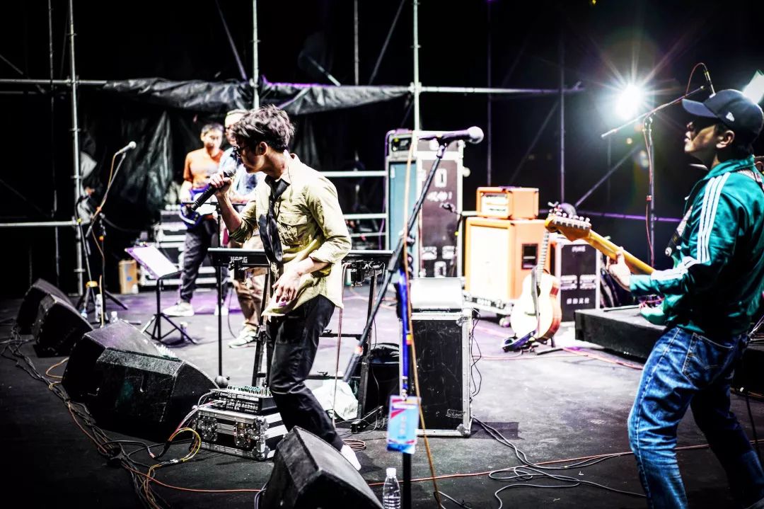 鞠起和氪元素将于今年11月15日再一次以乐队形式合体回到母校南开,在