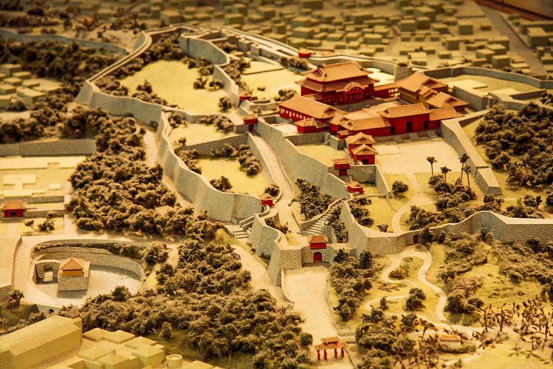 日本冲绳首里城大火被烧毁的到底是什么住逻辑