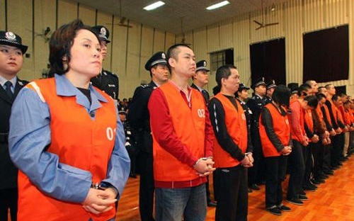 中国3个最有名的女黑帮老大,一个长相不亚于女星,一个夜夜当新_谢才萍