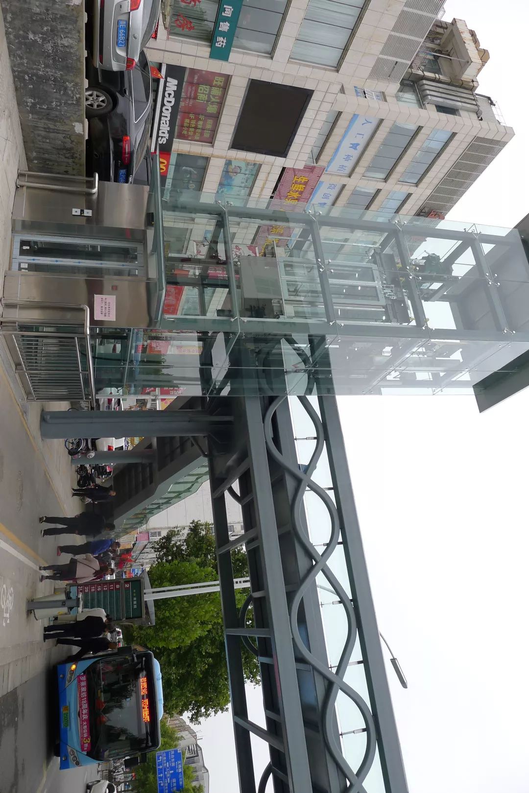 怒赞晋城电梯天桥今天正式启用