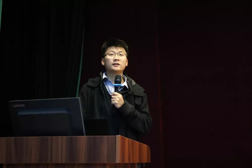 之后,由赵汉青老师进行了 office 使用技能培训.