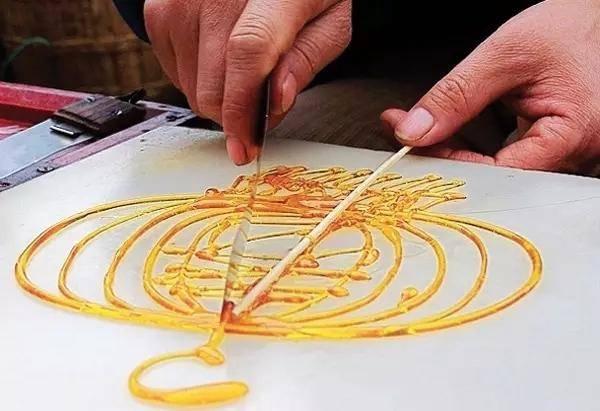 巷子里的糖画已成非遗古老技艺谁来守护