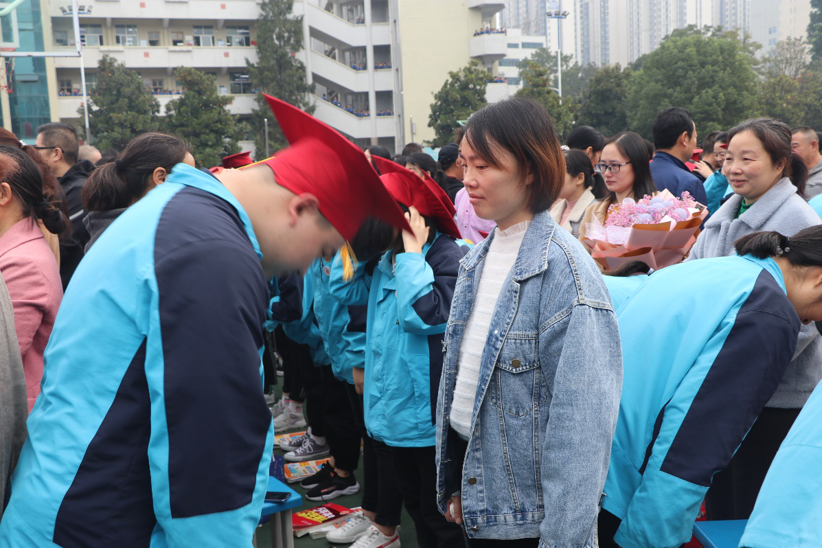 襄阳市各个高中校服图片