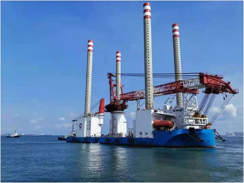 "振江"号平台是武汉船机定制的国内首座1200吨自航自升式风电安装平台