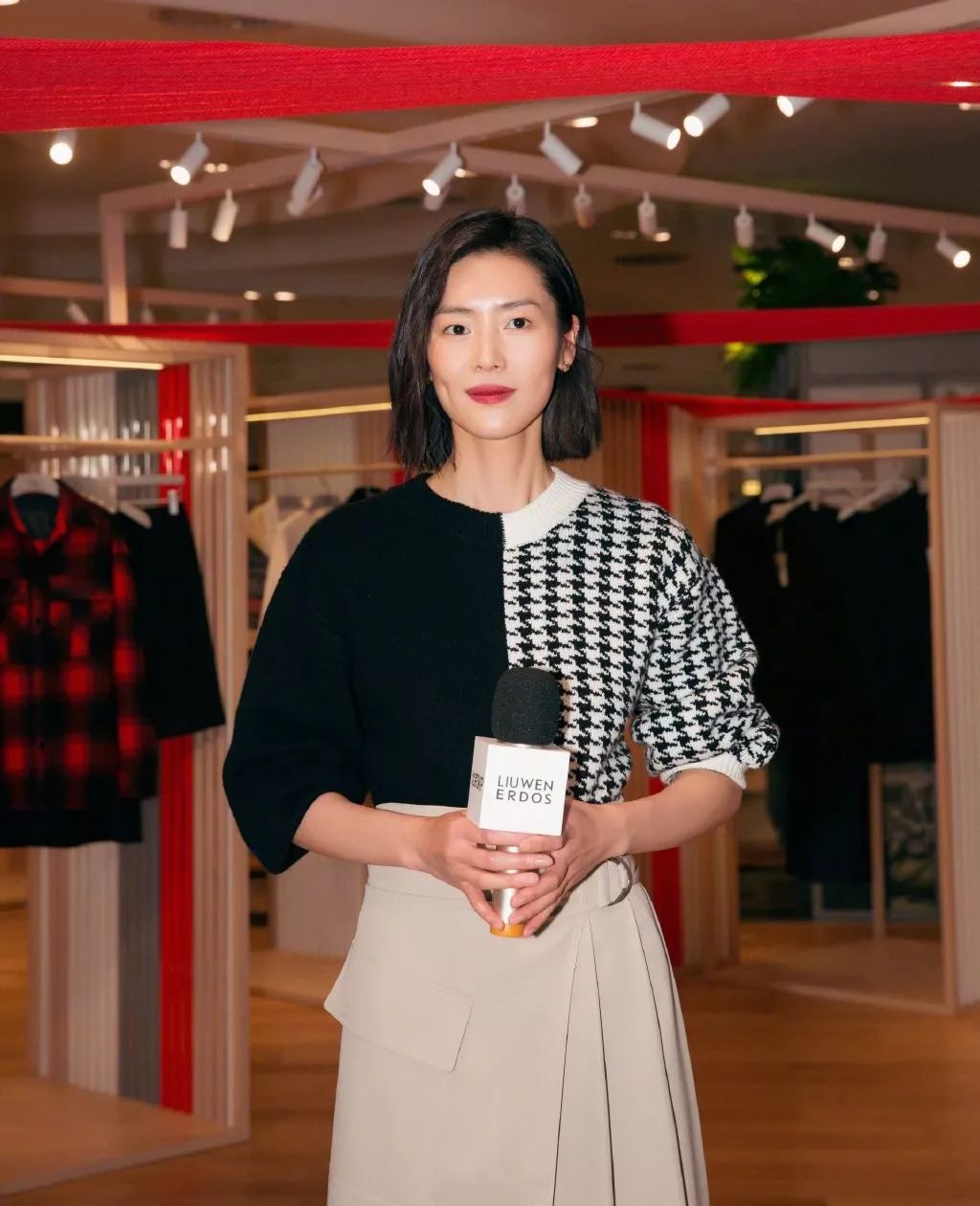 刘雯出席活动 国模2020早春广告季再传捷报