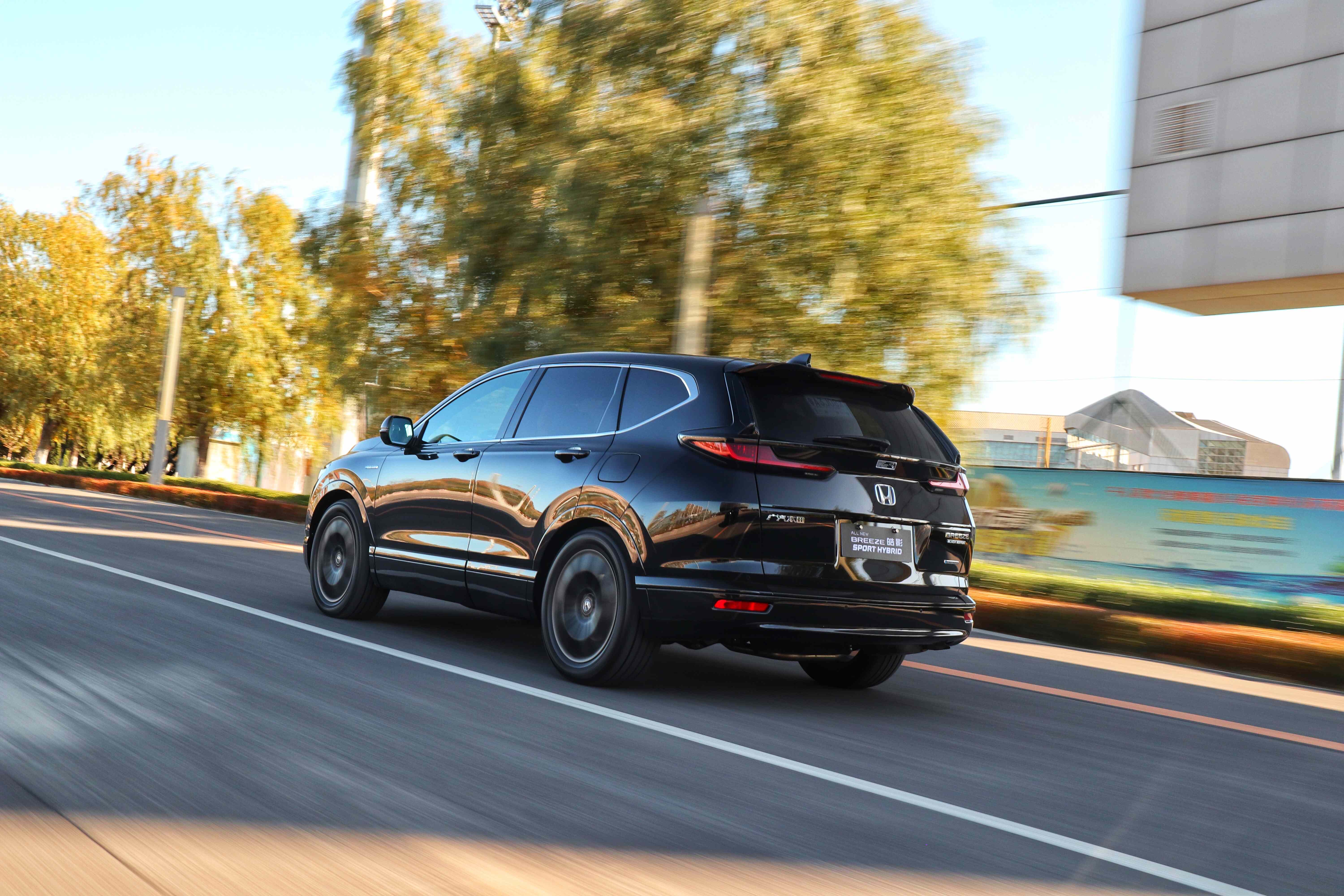 "黑武士"与"技术宅"间的火花,双车试驾皓影breeze幻夜版