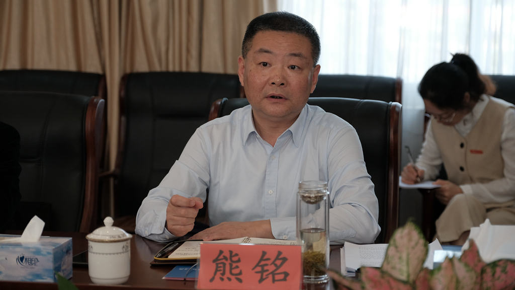 省委第十巡回指导组成员邱文文,叶维伟分别就主题教育中发现的具体