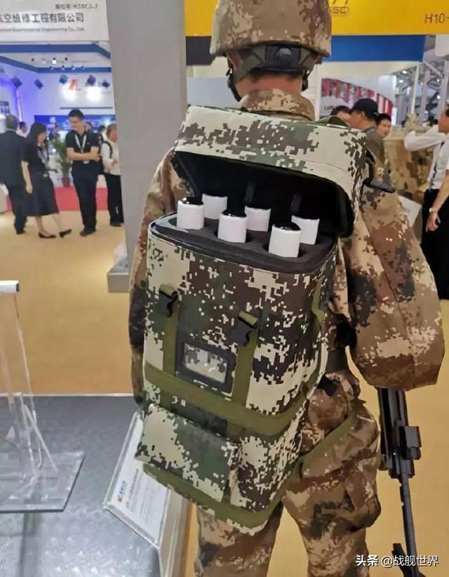 qn202导弹的携带装置也很简单,一个背包可携带6枚导弹,方便快速转移.