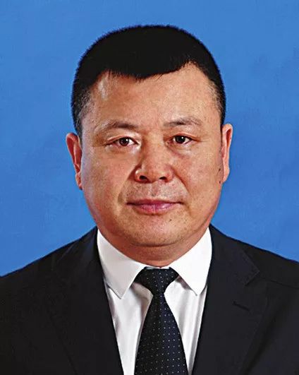 中共党员,中央党校法律专业大学毕业,现任市政府办公室秘书二科科长