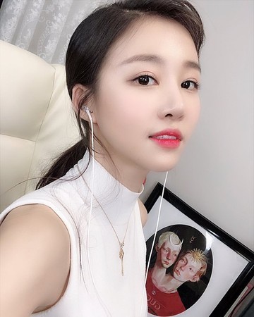 据台湾媒体报道,韩国女团crayon pop成员艾琳(ellin)日前转战直播界