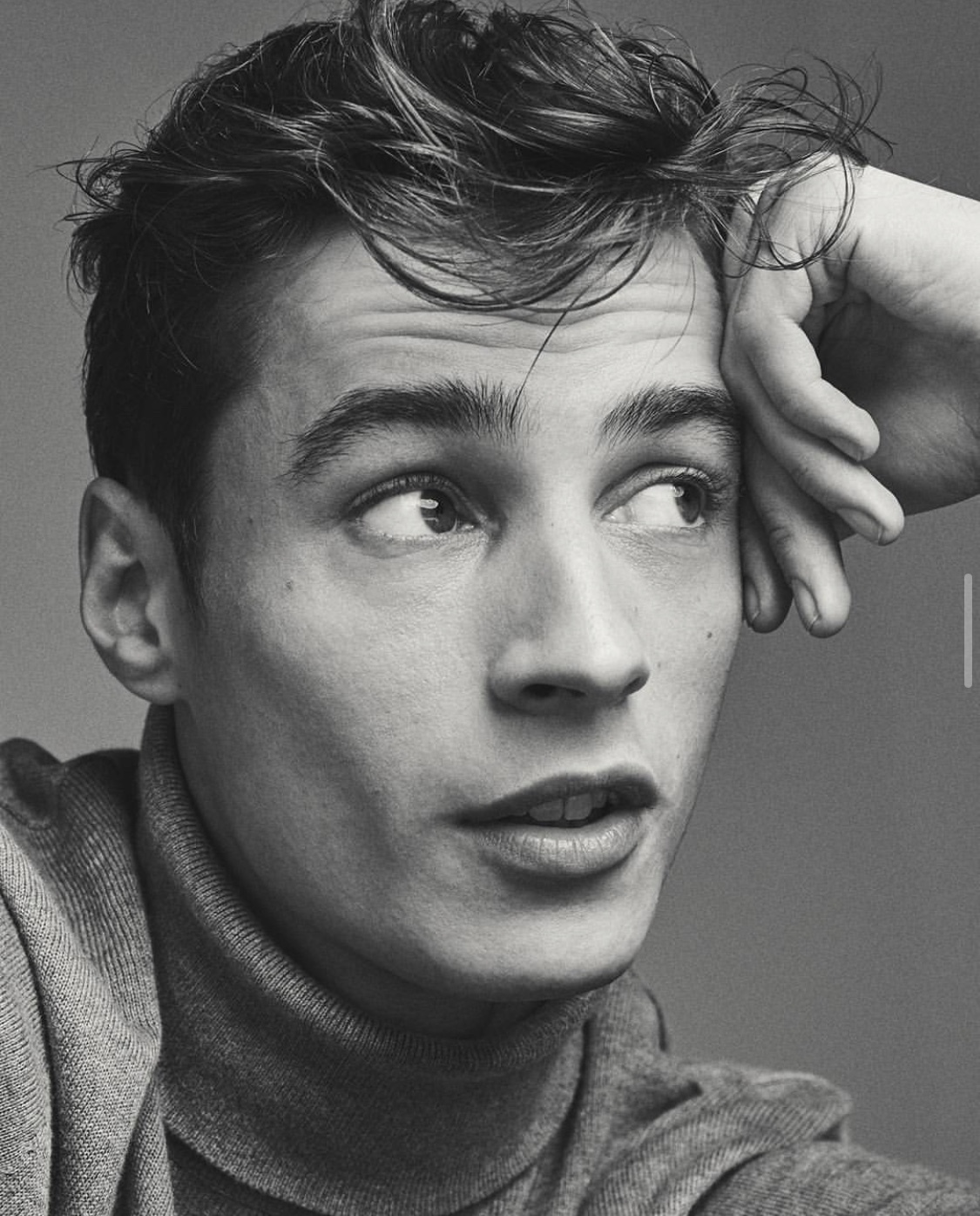 与大多数想要be famous,be cool的男模不同,adrien sahores一直非常