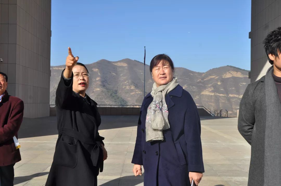 无极野风美术中学;结对联谊,共谋发展_滦平