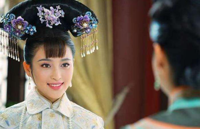 她是康熙的第二任皇后,因为认鳌拜当干爹,没能成为第一任皇后_钮祜禄