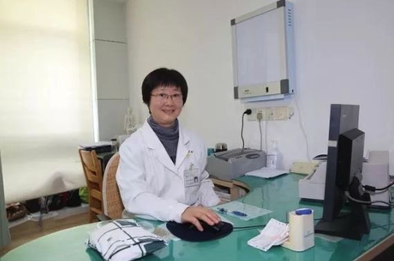 这对夫妻要感谢的这位主任,正是广东省中医院妇科学术带头人王小云