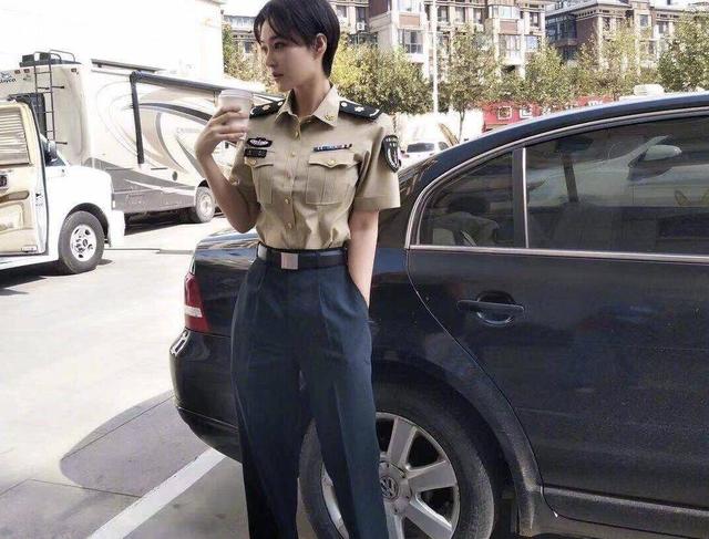 军嫂张馨予戏路随老公大变一身军装英姿飒爽不输男主李易峰