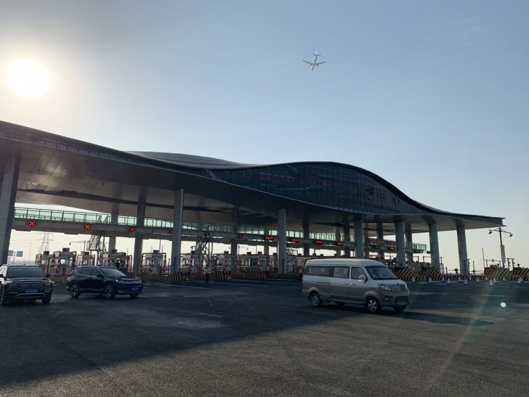 国际会展中心站收费站开通前海站到国际会展中心站不到20分钟