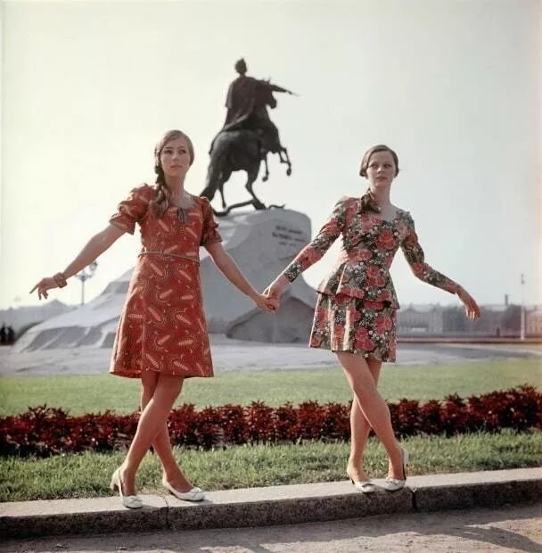 苏联时期的姑娘们的时尚穿搭这谁顶得住