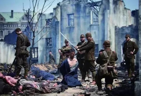 南京大屠杀日军看不起中国人羞辱妇女像玩游戏