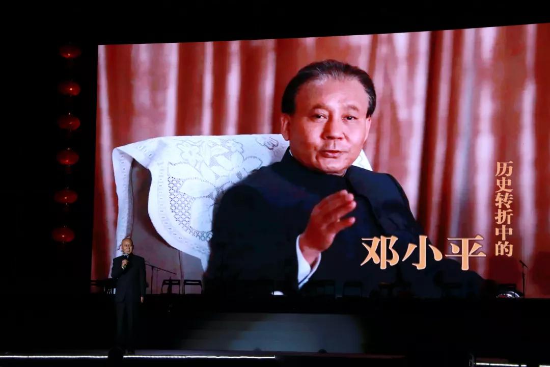 "1999年,川剧表演艺术家余开源成立了四川开元艺术学院.