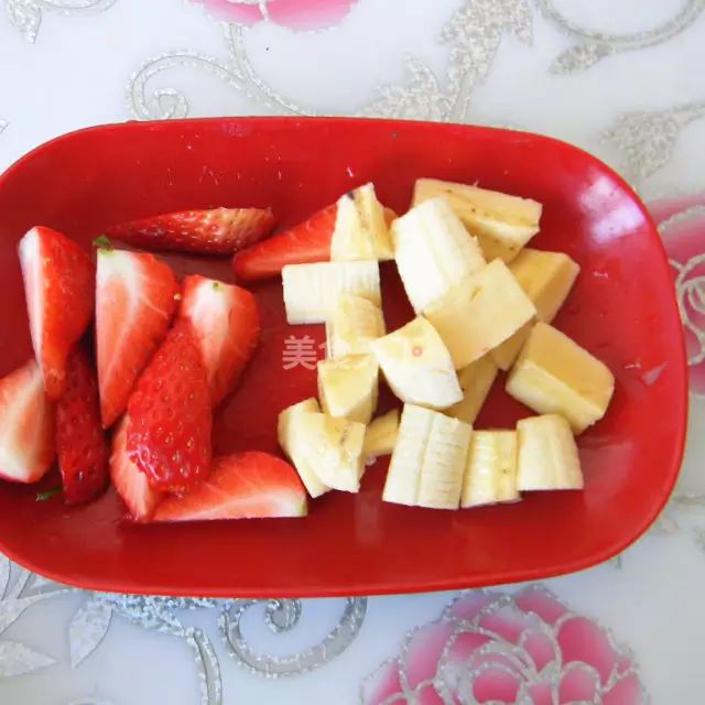 鸡蛋2个,牛奶170g,奶香燕麦25g原料:图文 |土豆丝卷饼草莓香蕉土司