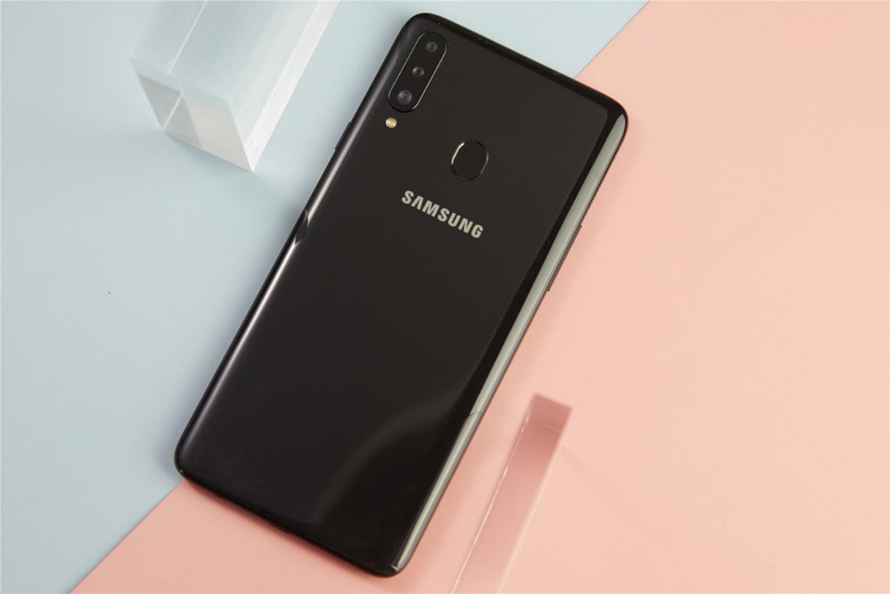 绚丽v视屏,沉浸畅玩三星a20s,这些性能足够强悍_galaxy