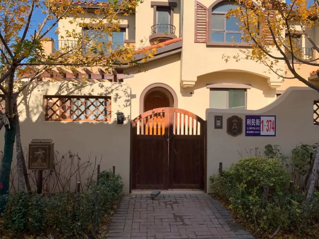 满阶红枫一树金黄秋色最浓处首开提香湾