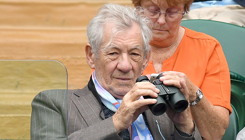 【天下奇闻】"甘道夫"看不下去了:到我死都脱不了欧 韩国女子环游日本